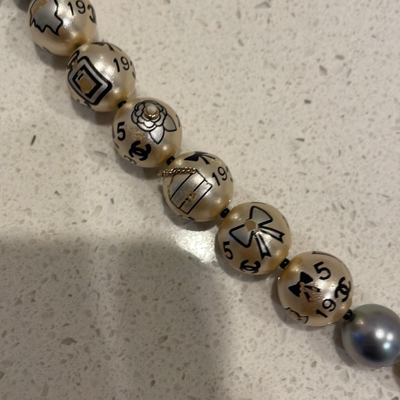 Authentic Chanel relaunch 1919 pearl necklace - Picture 8 of 16
